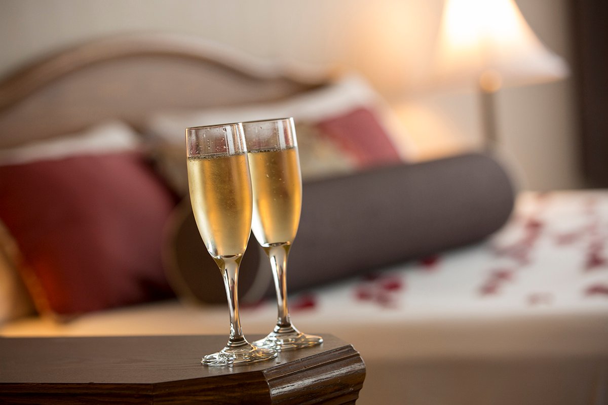 champagne glasses